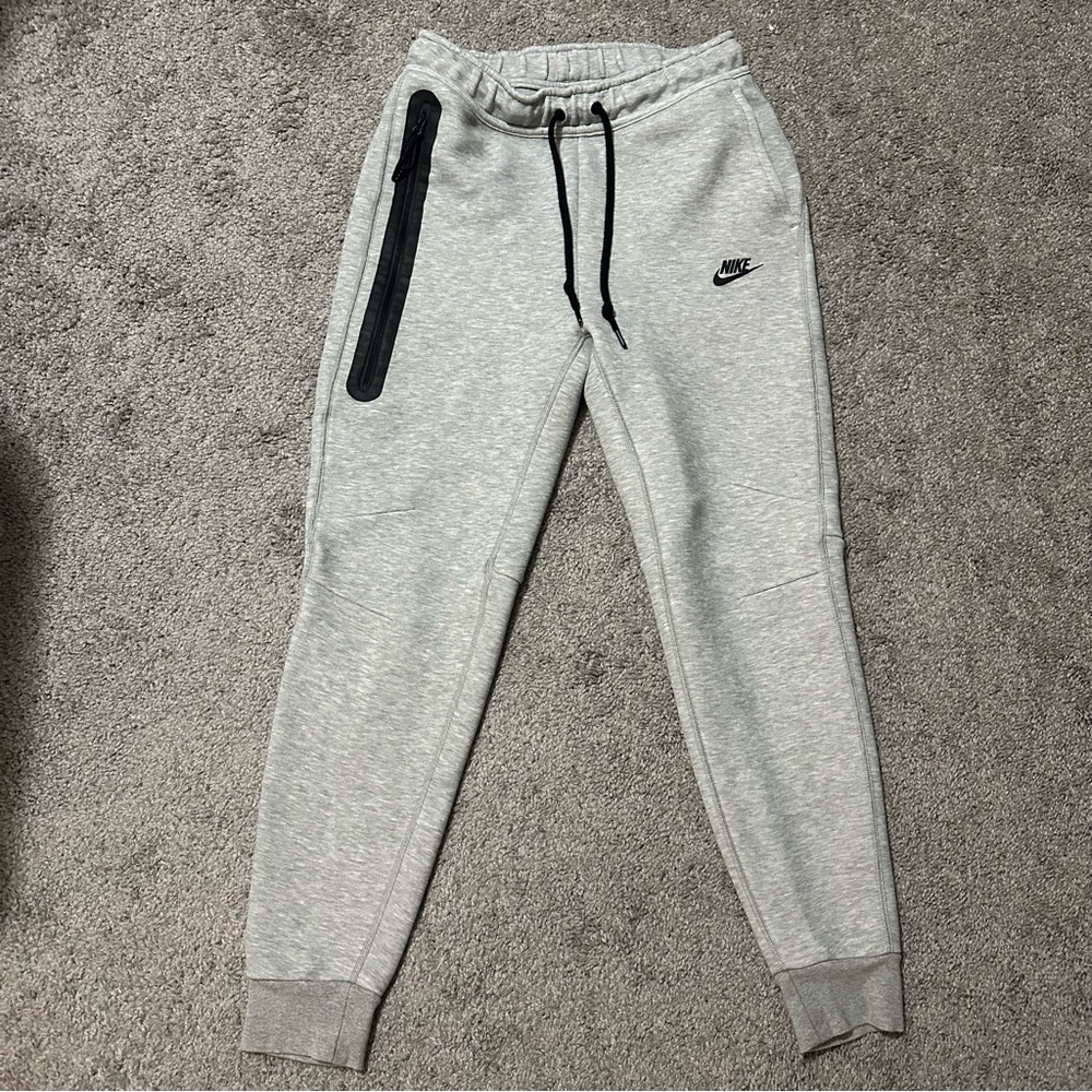 Men’s Nike Tech Slim Fit Heather Grey Joggers, size Small